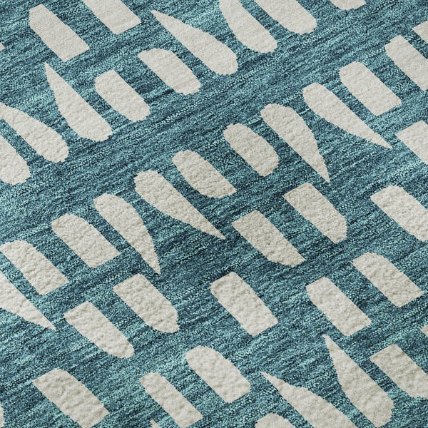 HomeRoots 8' Teal And Ivory Geometric Round Rug - Washable, Stain Resistant, UV Protected for Busy Homes 676299