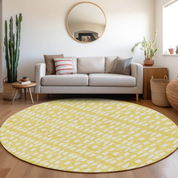 HomeRoots 8' Stylish Yellow and Ivory Geometric Round Rug – Washable, UV Protected, Stain-Resistant Design 676305