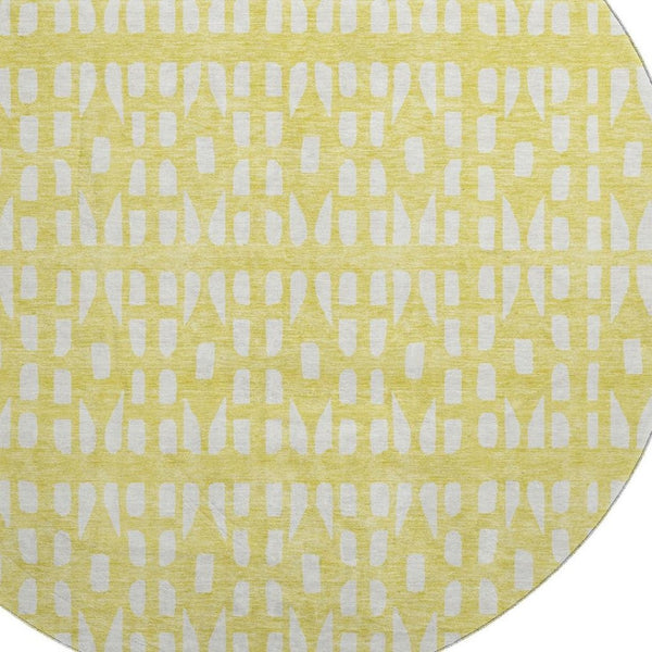 HomeRoots 8' Stylish Yellow and Ivory Geometric Round Rug – Washable, UV Protected, Stain-Resistant Design 676305
