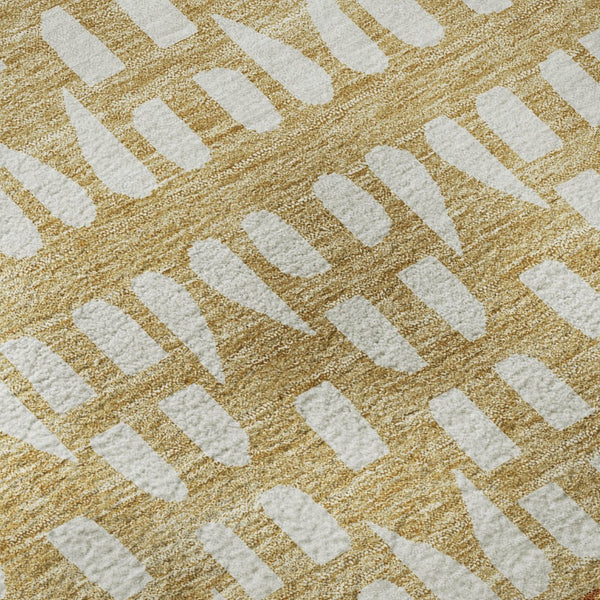 HomeRoots 8' Coffee Copper and Ivory Geometric Round Rug – Durable, Washable, UV-Protected for High-Traffic Areas 676329