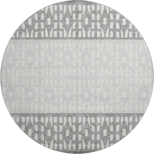 HomeRoots 8' Gray and Silver Geometric Round Rug - Washable, UV Protected, Stylish, Durable for High-Traffic Areas 676335