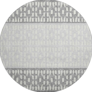 HomeRoots 8' Gray and Silver Geometric Round Rug - Washable, UV Protected, Stylish, Durable for High-Traffic Areas 676335