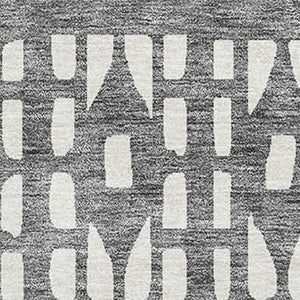 HomeRoots 8' X 10' Gray & Silver Geometric Area Rug - Washable, UV-Protected, Stylish & Durable for Homes 676336