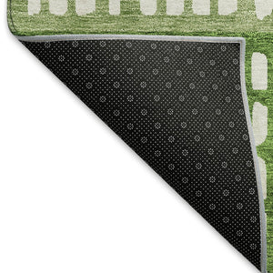 HomeRoots 8' Green And Ivory Geometric Round Rug – Washable, UV Protected, Stain-Resistant, Durable Design 676341