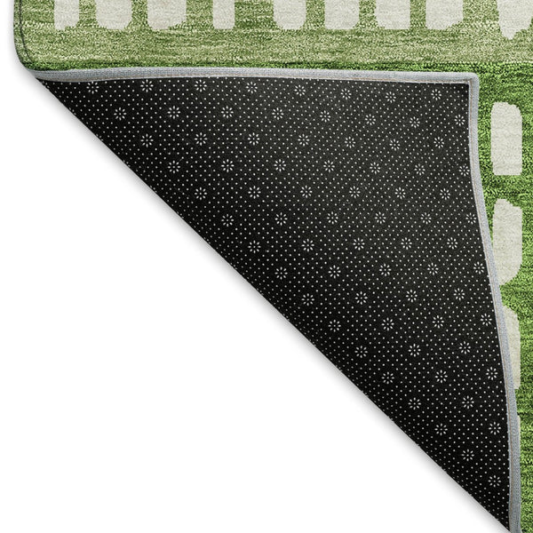 HomeRoots 8' Green And Ivory Geometric Round Rug – Washable, UV Protected, Stain-Resistant, Durable Design 676341