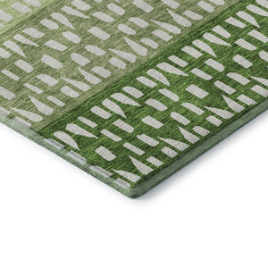HomeRoots 8' Green And Ivory Geometric Round Rug – Washable, UV Protected, Stain-Resistant, Durable Design 676341
