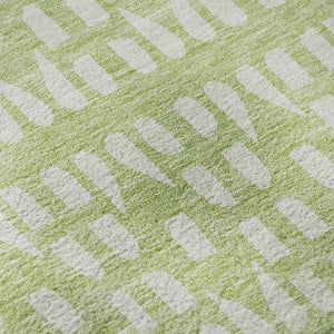 HomeRoots 8' Green And Ivory Geometric Round Rug – Washable, UV Protected, Stain-Resistant, Durable Design 676341