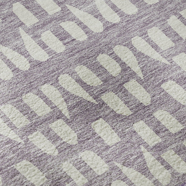 HomeRoots 8' Purple & Ivory Geometric Round Rug - Washable, UV Protected, Durable for High-Traffic Areas 676359