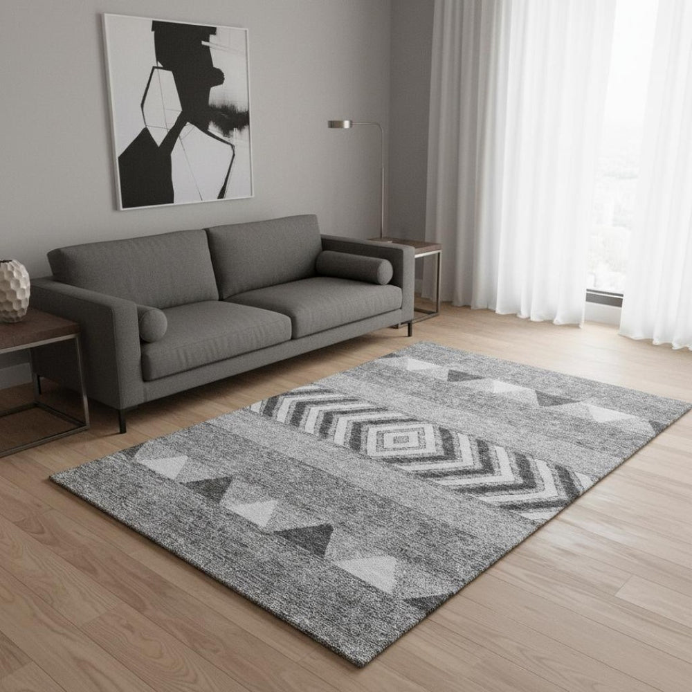 HomeRoots 5' X 8' Southwestern Gray Charcoal Area Rug - Washable, UV Protected, Stain Resistant for Homes 676394
