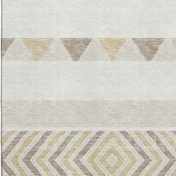 HomeRoots 5' X 8' Southwestern Washable Area Rug in Ivory Beige & Taupe – UV Protected, Durable & Stylish! 676406