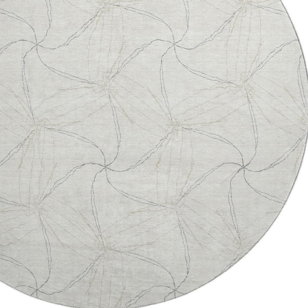 HomeRoots 8' Ivory and Gray Geometric Round Rug - Washable, UV Protected, Perfect for High-Traffic Areas! 676569