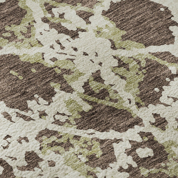HomeRoots 8' Abstract Round Rug in Brown, Taupe & Ivory - Washable, UV-Protected, Stain-Resistant Beauty 676629