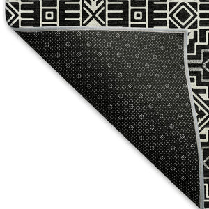 HomeRoots 8' X 10' Southwestern Area Rug - Black & Ivory, Washable, UV Protected, Stain-Resistant for Homes 676696
