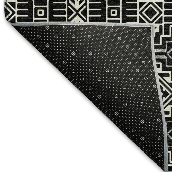 HomeRoots 8' X 10' Southwestern Area Rug - Black & Ivory, Washable, UV Protected, Stain-Resistant for Homes 676696
