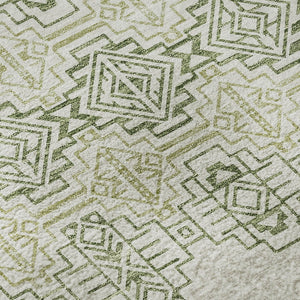 HomeRoots 8' Southwestern Green and Ivory Washable Round Rug with UV Protection for High-Traffic Areas 676719