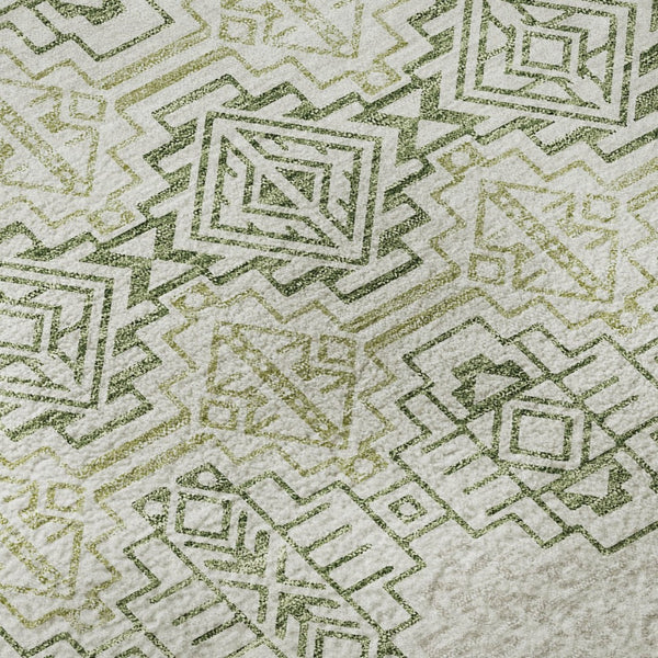 HomeRoots 8' Southwestern Green and Ivory Washable Round Rug with UV Protection for High-Traffic Areas 676719