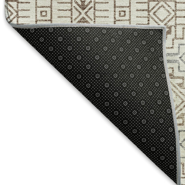 HomeRoots 8' Southwestern Round Rug in Ivory, Brown & Gray - Durable, Washable, UV-Protected & Stylish Design 676725
