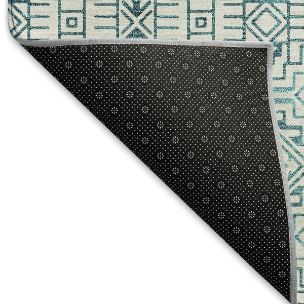 HomeRoots 8' Teal and Ivory Southwestern Round Rug - Washable, UV Protected, Perfect for Busy Homes & Style 676749