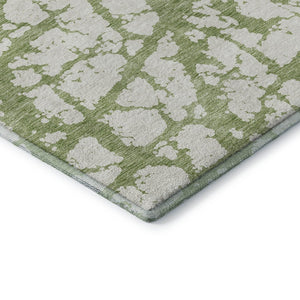 HomeRoots 8' Green and Ivory Abstract Round Rug - Washable, UV-Protected, Durable & Stylish for All Spaces! 676845