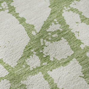 HomeRoots 8' Green and Ivory Abstract Round Rug - Washable, UV-Protected, Durable & Stylish for All Spaces! 676845