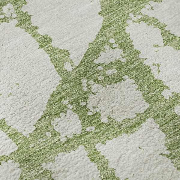 HomeRoots 8' Green and Ivory Abstract Round Rug - Washable, UV-Protected, Durable & Stylish for All Spaces! 676845