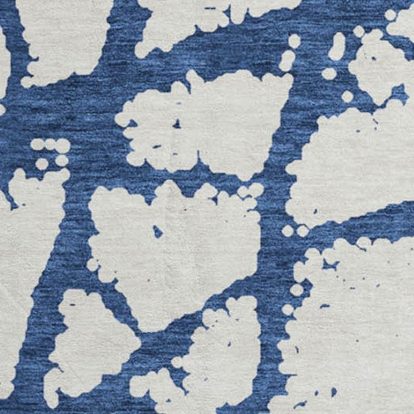 HomeRoots 8' Navy Blue & Ivory Abstract Round Rug - Stylish, Washable, UV-Protected, Perfect for High Traffic Areas 676863