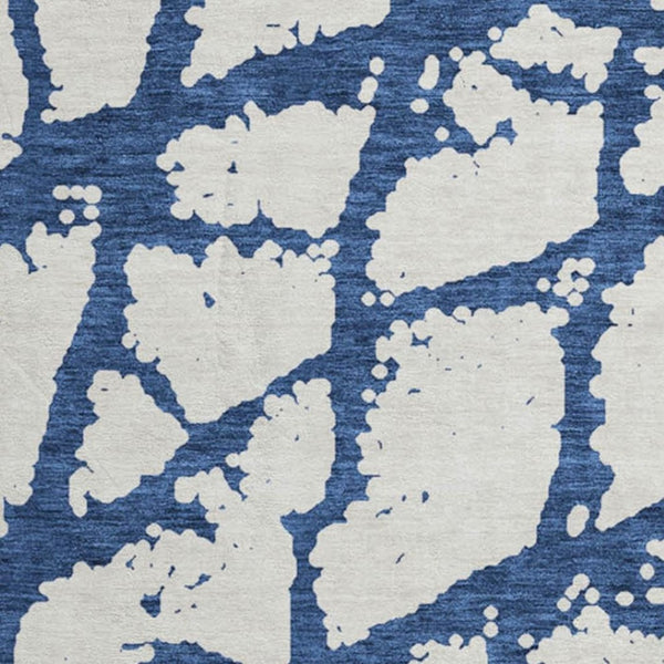 HomeRoots 8' Navy Blue & Ivory Abstract Round Rug - Stylish, Washable, UV-Protected, Perfect for High Traffic Areas 676863