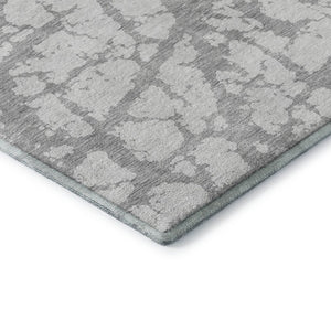 HomeRoots 8' Silver and Gray Abstract Washable Round Rug - Stylish, Stain-Resistant, UV-Protected Design for Homes 676875