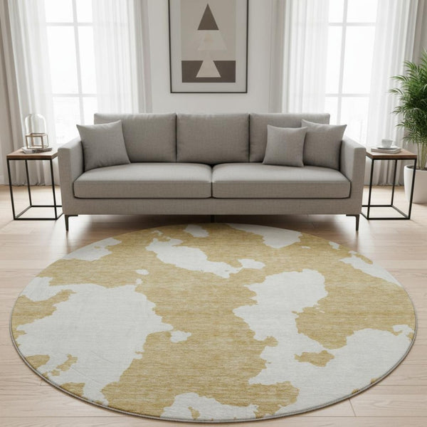 HomeRoots 8' Gold and Ivory Abstract Round Rug - Washable, UV Protected, Stylish for Living Rooms & Patios 677019