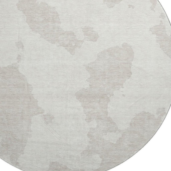 HomeRoots 8' Ivory and Beige Abstract Washable Round Rug with UV Protection, Ideal for High-Traffic Spaces 677037