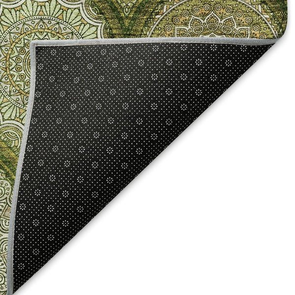 HomeRoots 5' Ogee Area Rug in Olive Green, Gold & Ivory - Washable, UV Protected, Stain Resistant & Stylish! 677102