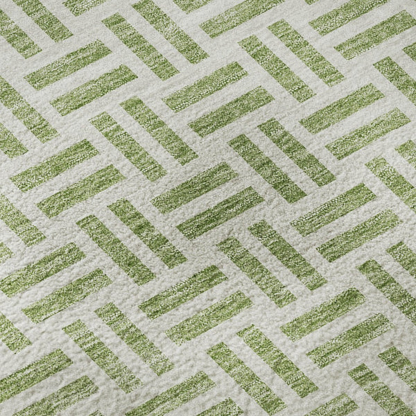 HomeRoots 8' Artichoke Green & Ivory Geometric Round Rug - Washable, UV-Protected, Perfect for High-Traffic Spaces 677210
