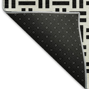 HomeRoots 8' Black And Ivory Geometric Round Rug - Washable, UV Protected, Durable, Ideal for Busy Homes 677216
