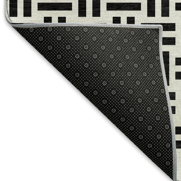 HomeRoots 8' Black And Ivory Geometric Round Rug - Washable, UV Protected, Durable, Ideal for Busy Homes 677216