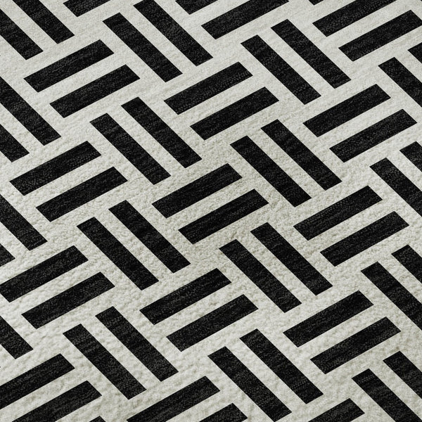 HomeRoots 8' Black And Ivory Geometric Round Rug - Washable, UV Protected, Durable, Ideal for Busy Homes 677216