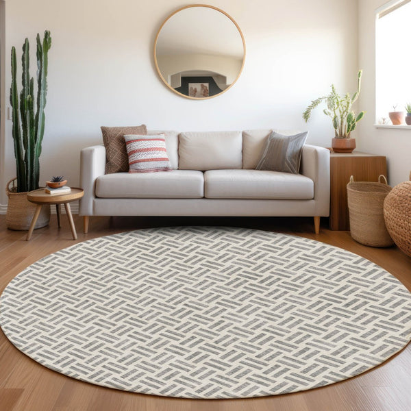 HomeRoots 8' Gray and Ivory Geometric Washable Round Rug - Stylish, Durable, UV-Protected for High Traffic Areas 677246