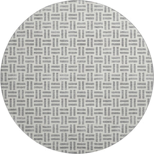 HomeRoots 8' Gray and Ivory Geometric Washable Round Rug - Stylish, Durable, UV-Protected for High Traffic Areas 677246