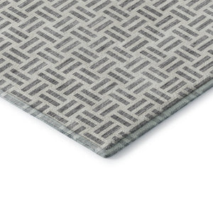 HomeRoots 8' Gray and Ivory Geometric Washable Round Rug - Stylish, Durable, UV-Protected for High Traffic Areas 677246