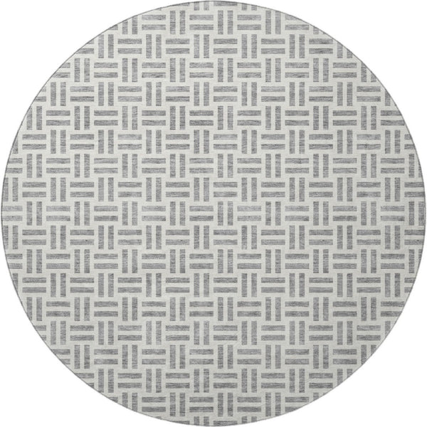 HomeRoots 8' Gray and Ivory Geometric Washable Round Rug - Stylish, Durable, UV-Protected for High Traffic Areas 677246