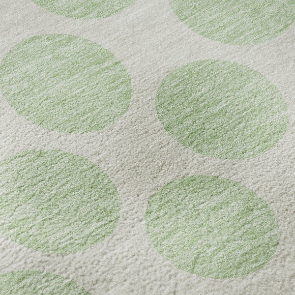 HomeRoots 8' Mint Green & Ivory Polka Dot Washable Round Rug – Durable, Stain-Resistant with UV Protection! 677414