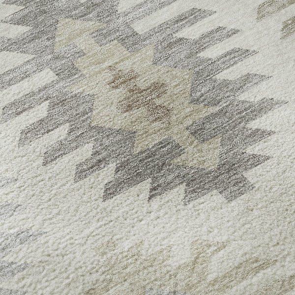 HomeRoots 8' Southwestern Washable Round Rug in Ivory, Beige & Gray - UV Protected, Stain Resistant & Durable 677630