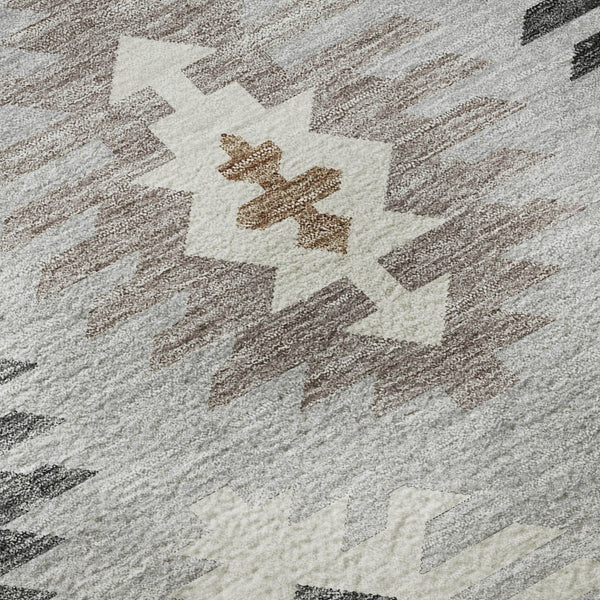 HomeRoots 8' Silver Gray and Taupe Southwestern Round Rug with UV Protection - Washable, Durable, Stylish Decor 677660
