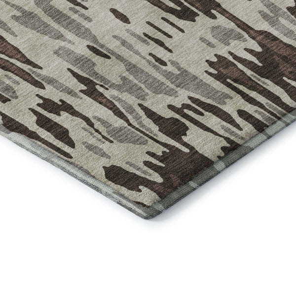 HomeRoots 8' Brown Ivory and Taupe Striped Washable Round Rug – UV Protected, Stain Resistant, Easy Care! 677786