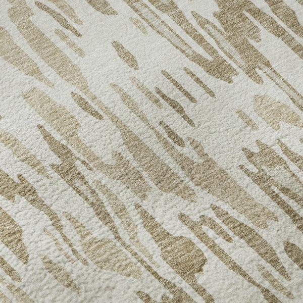 HomeRoots 8' Ivory Beige and Taupe Striped Round Rug - Washable, UV Protected, Durable, Perfect for Homes 677816