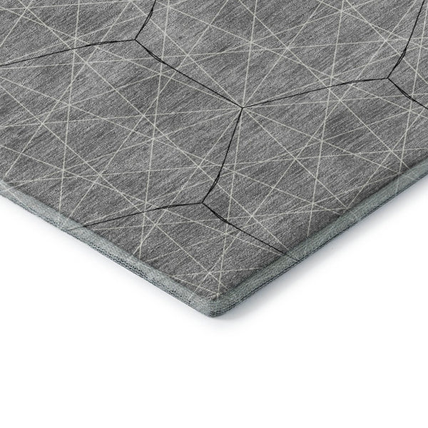 HomeRoots 8' Gray and Silver Geometric Round Rug - Washable, Stain Resistant, UV Protected for Modern Spaces 677876