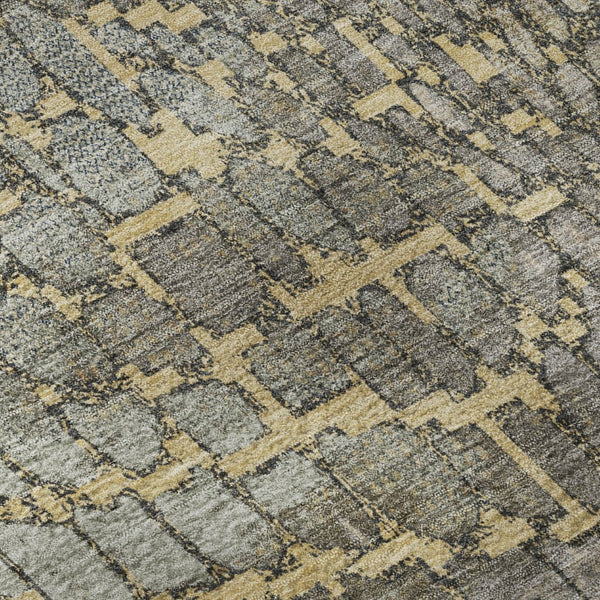 HomeRoots 8' Gold Gray and Silver Abstract Geometric Round Rug - Washable, UV Protected, Perfect for Homes! 677930