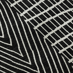 HomeRoots 8' Black and Ivory Geometric Washable Round Rug - Durable, Stylish, UV-Protected for Family Spaces 678038
