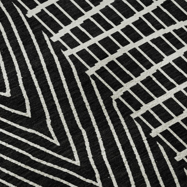 HomeRoots 8' Black and Ivory Geometric Washable Round Rug - Durable, Stylish, UV-Protected for Family Spaces 678038
