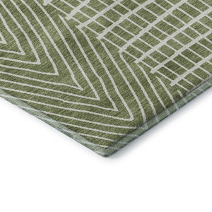 HomeRoots 8' Green and Ivory Geometric Round Rug – Washable, UV-Protected, Durable for High-Traffic Areas 678056