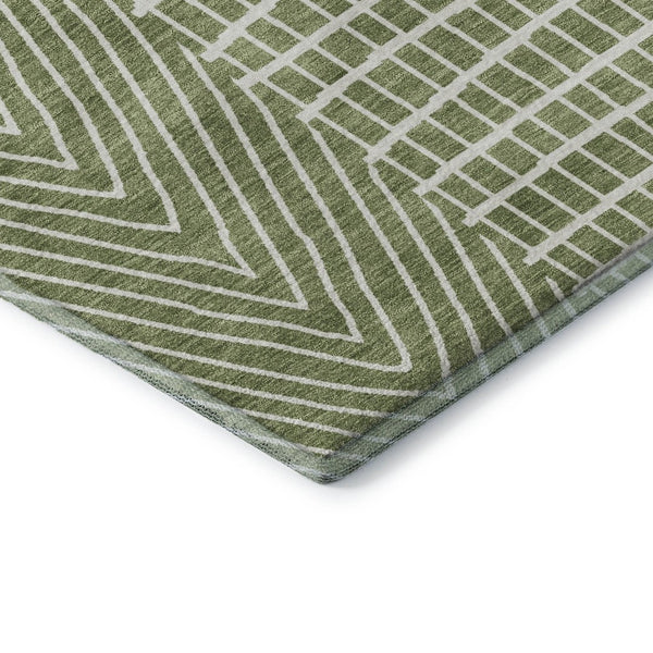HomeRoots 8' Green and Ivory Geometric Round Rug – Washable, UV-Protected, Durable for High-Traffic Areas 678056